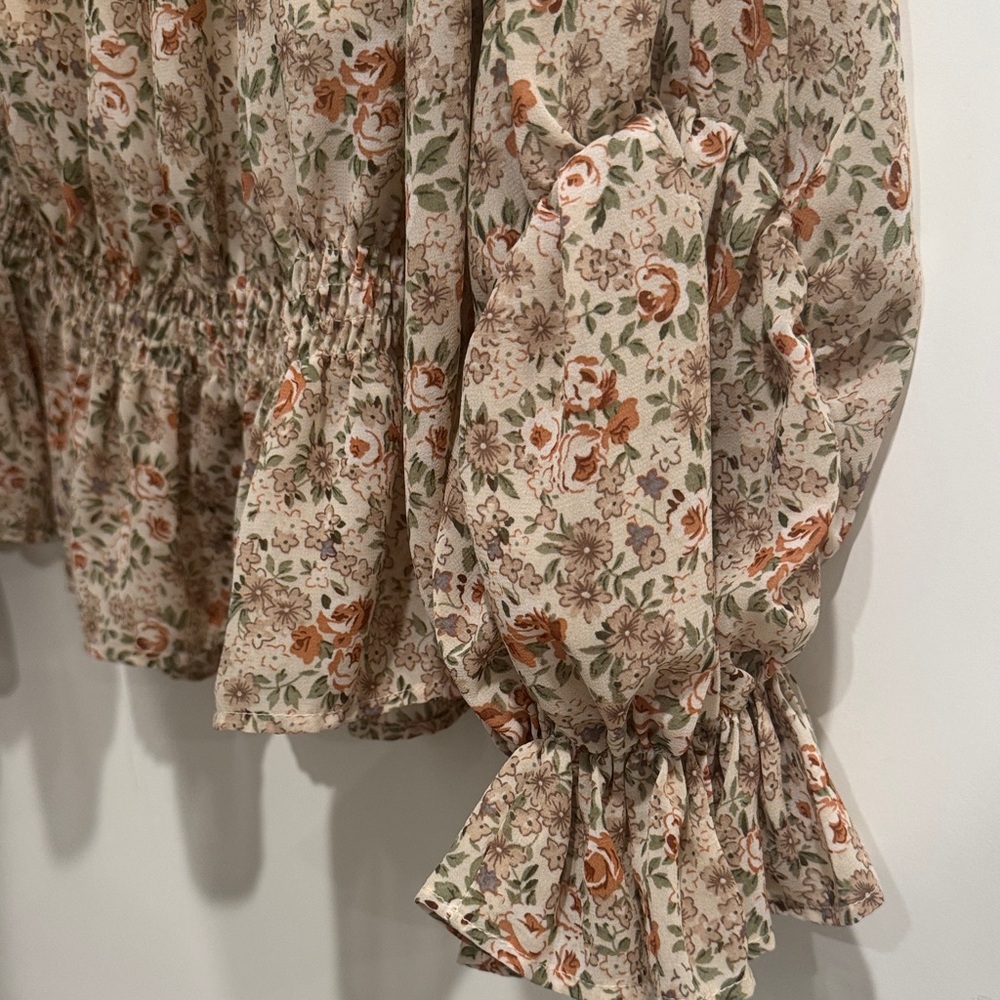 Floral Print Ruffle Blouse - Picture 3 of 3
